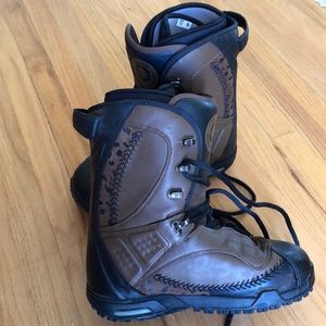 Men’s Vans snowboarding boots Size 11